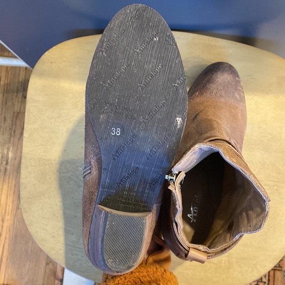 Brown suede Antelope booties w/ straps & buckles - Picture 5 of 6